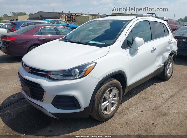 KL7CJPSB0JB710973 2018 CHEVROLET TRAX Белый Передняя левая четверть
