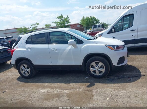 KL7CJPSB0JB710973 2018 CHEVROLET TRAX Белый Вид задней части салона