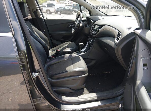 KL7CJPSB1JB669740 2018 CHEVROLET TRAX Gray Вид салону спереду