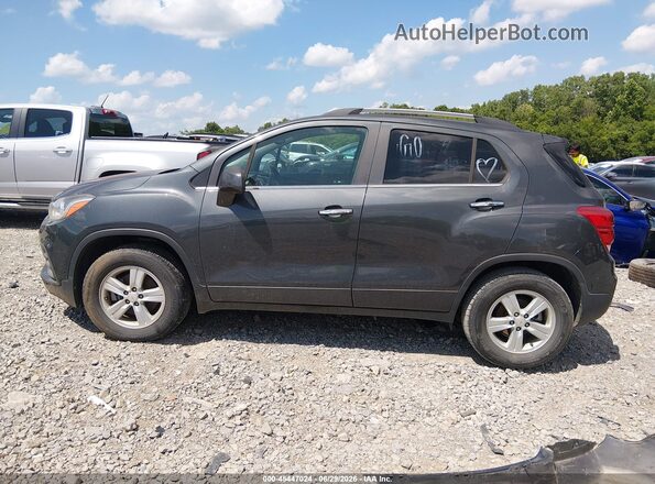 KL7CJPSB1JB669740 2018 CHEVROLET TRAX Gray Вид задньої частини салону