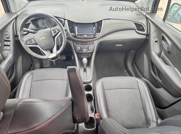 KL7CJPSB2HB197607 2017 CHEVROLET TRAX Silver წინა პანელის ხედი