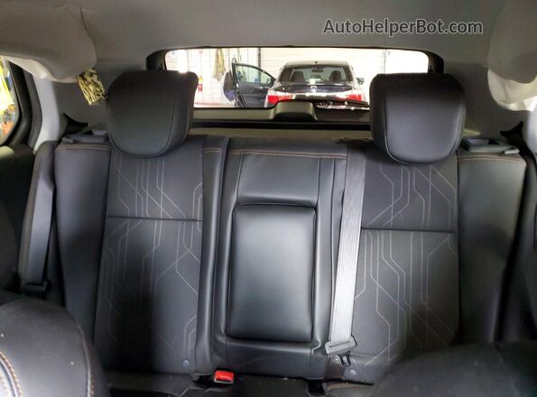 KL7CJPSB2LB313400 2020 CHEVROLET TRAX White Vista de los asientos traseros
