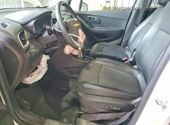 KL7CJPSB2LB313400 2020 CHEVROLET TRAX White Vista interior delantera