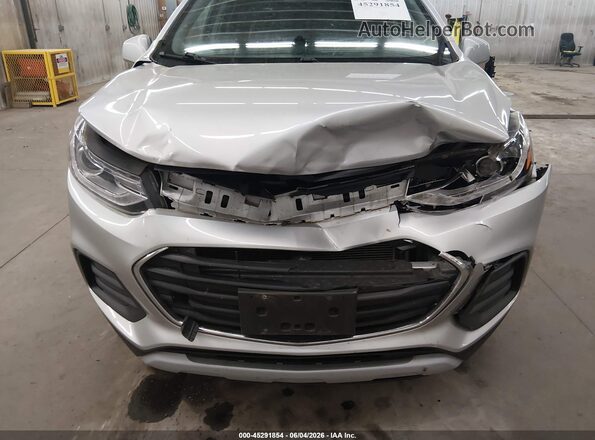 KL7CJPSB3KB872758 2019 CHEVROLET TRAX Серебряный Вид спереди