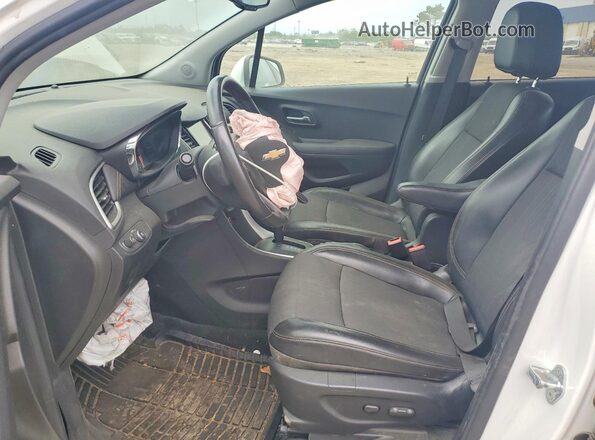 KL7CJPSB4JB596380 2018 CHEVROLET TRAX White Սալոնի դիմացի տեսք