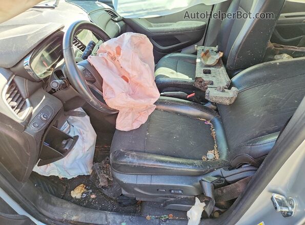 KL7CJPSB6JB727308 2018 CHEVROLET TRAX Silver Սալոնի դիմացի տեսք
