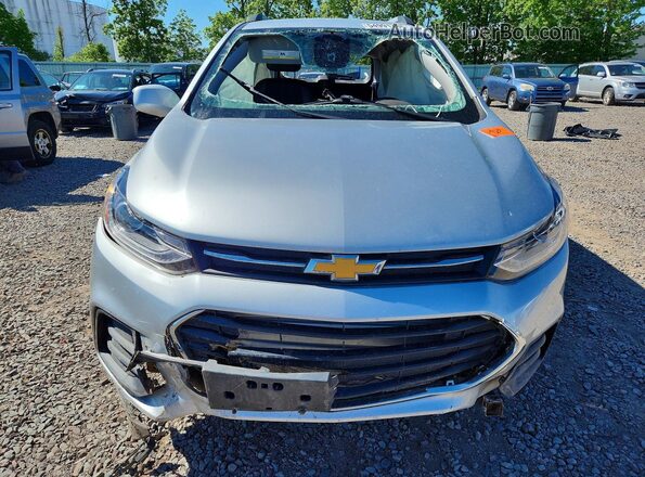 KL7CJPSB6JB727308 2018 CHEVROLET TRAX Silver Դիմացի տեսք