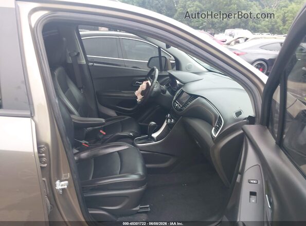 KL7CJPSB6MB358339 2021 CHEVROLET TRAX Gray Front interior view