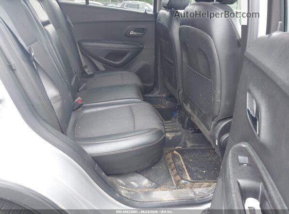 KL7CJPSB7MB323034 2021 CHEVROLET TRAX Silver Vista de la etiqueta del VIN