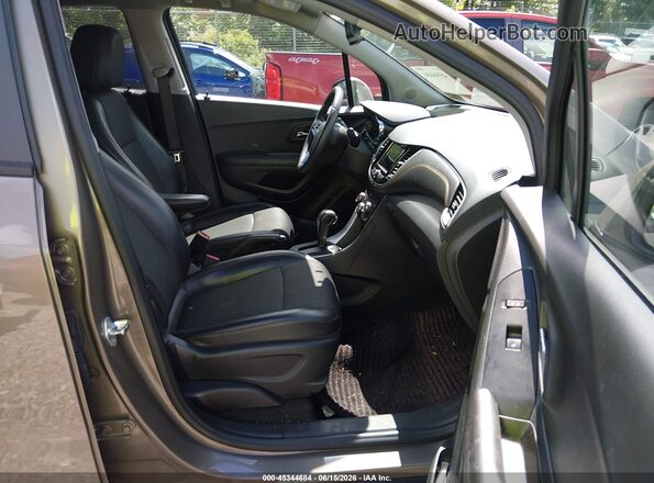 KL7CJPSB7MB351870 2021 CHEVROLET TRAX Champagne Вид салона спереди