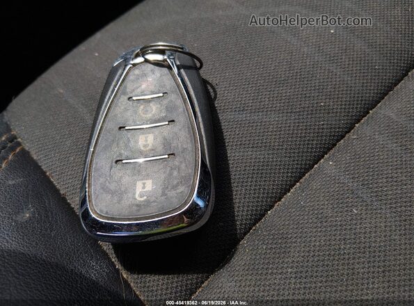 KL7CJPSB9JB575718 2018 CHEVROLET TRAX Silver Առջևի վահանակի տեսք