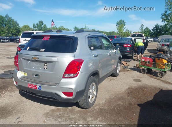 KL7CJPSB9JB730137 2018 CHEVROLET TRAX Silver Trasero derecho