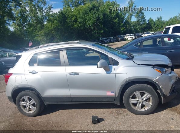 KL7CJPSB9JB730137 2018 CHEVROLET TRAX Silver Vista interior trasera
