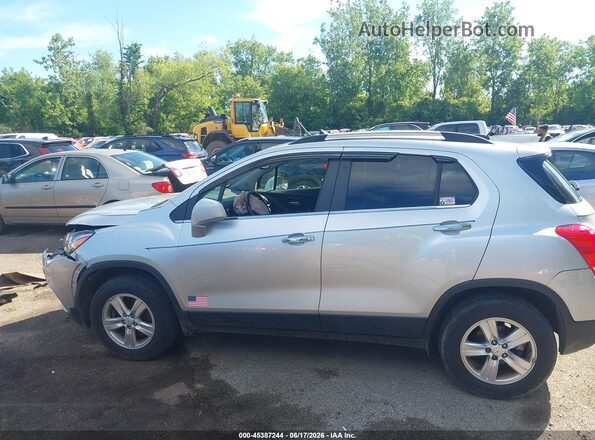 KL7CJPSB9JB730137 2018 CHEVROLET TRAX Silver Vista interior de 360 grados