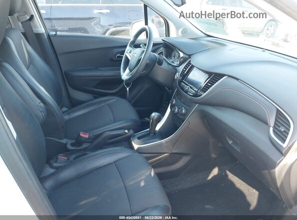 KL7CJPSB9LB024319 2020 CHEVROLET TRAX White Vista interior delantera