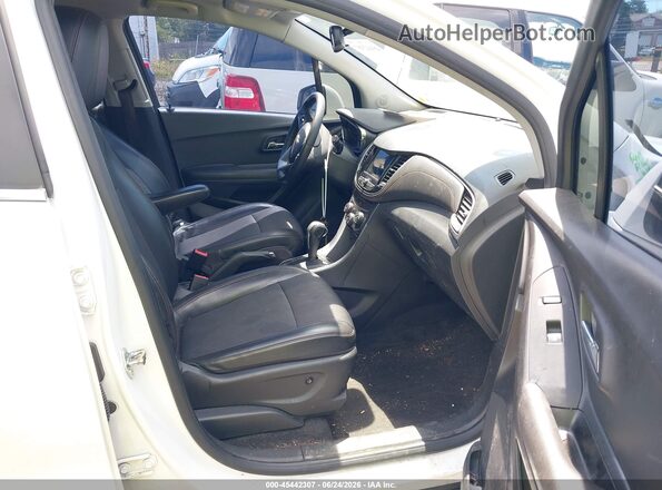 KL7CJPSBXJB574786 2018 CHEVROLET TRAX White წინა სალონის ხედი