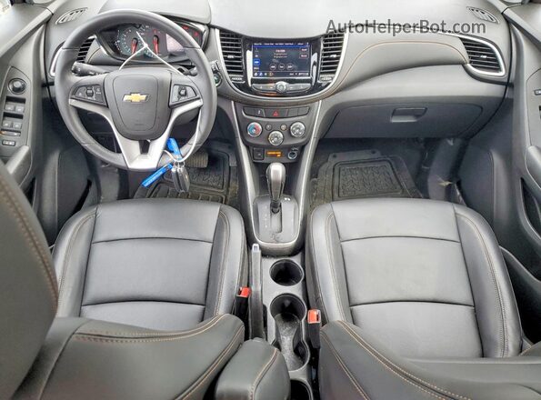 KL7CJPSM0NB516483 2022 CHEVROLET TRAX Brown Вид панелі приладів