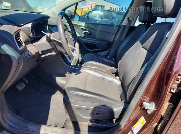 KL7CJPSM0NB546907 2022 CHEVROLET TRAX Burgundy Widok wnętrza z przodu