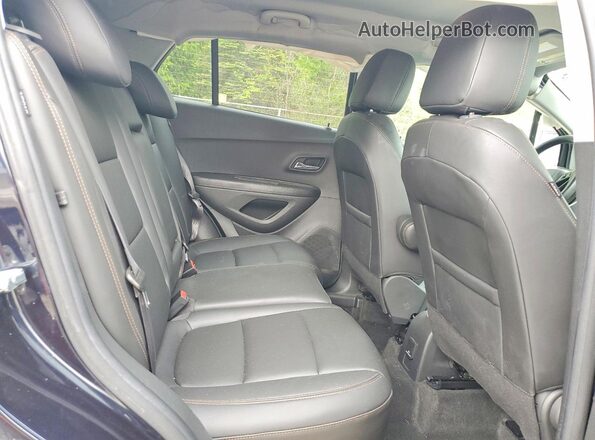 KL7CJPSM7NB512298 2022 CHEVROLET TRAX Black Rear interior view