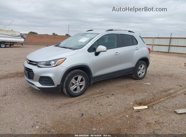 KL7CJPSM7NB558861 2022 CHEVROLET TRAX Silver Vista tres cuartos delantera izquierda