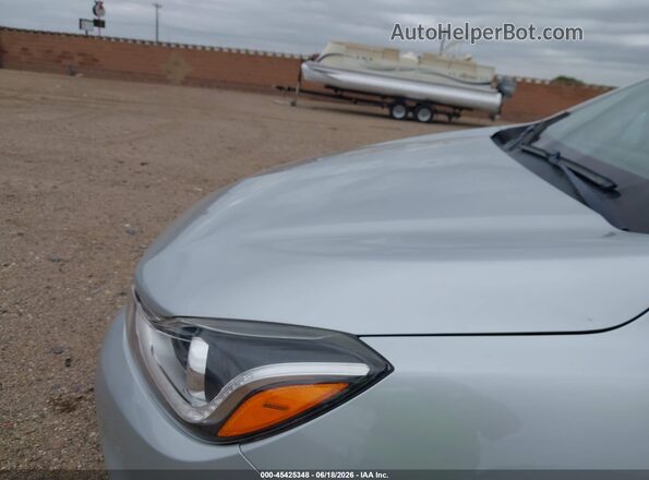 KL7CJPSM7NB558861 2022 CHEVROLET TRAX Silver Vista frontal