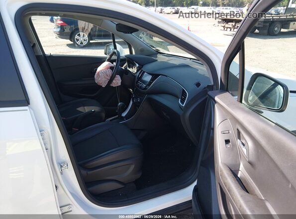 KL7CJPSM8NB559601 2022 CHEVROLET TRAX White Vista interior delantera