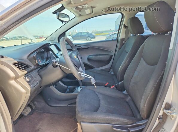 KL8CB6SA0GC607453 2016 CHEVROLET SPARK Серебряный Вид салона спереди