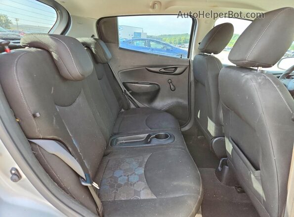 KL8CB6SA0GC607453 2016 CHEVROLET SPARK Серебряный Вид задних сидений