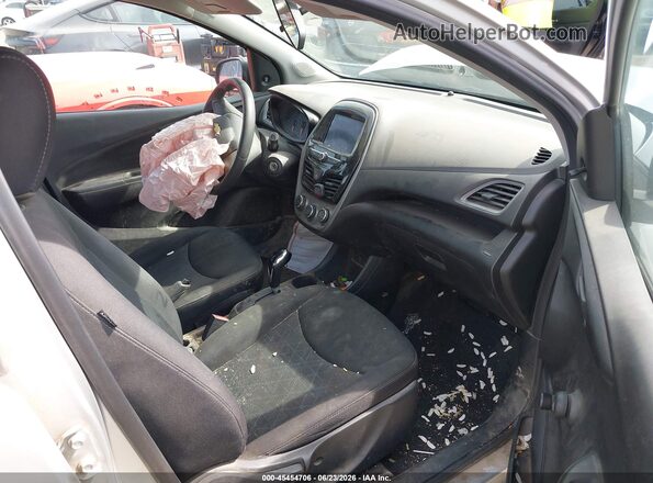 KL8CB6SA1LC418711 2020 CHEVROLET SPARK Silver Вид салону спереду