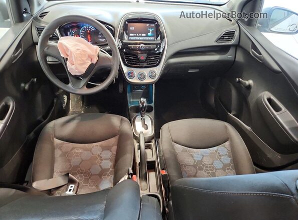 KL8CB6SA4JC423964 2018 CHEVROLET SPARK White Widok deski rozdzielczej