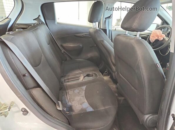 KL8CB6SA4JC423964 2018 CHEVROLET SPARK White Widok tylnych siedzeń
