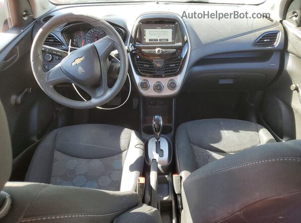 KL8CB6SA5HC709851 2017 CHEVROLET SPARK Красный Вид панели приборов