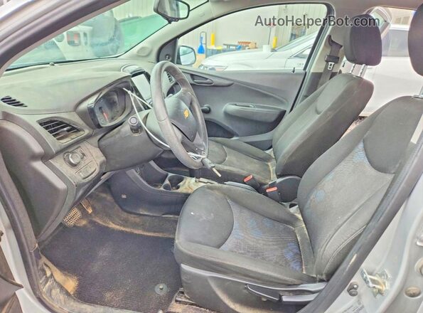 KL8CB6SA6HC772201 2017 CHEVROLET SPARK Серебряный Вид салона спереди
