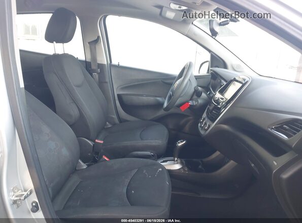 KL8CB6SA9HC751052 2017 CHEVROLET SPARK Silver წინა სალონის ხედი