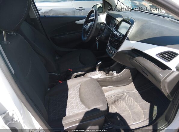 KL8CD6SA0HC838574 2017 CHEVROLET SPARK Белый Вид салона спереди