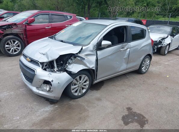 KL8CD6SA1JC422359 2018 CHEVROLET SPARK Silver Vista tres cuartos delantera izquierda
