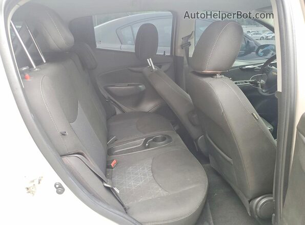 KL8CD6SA1MC732712 2021 CHEVROLET SPARK Silver Widok tylnych siedzeń