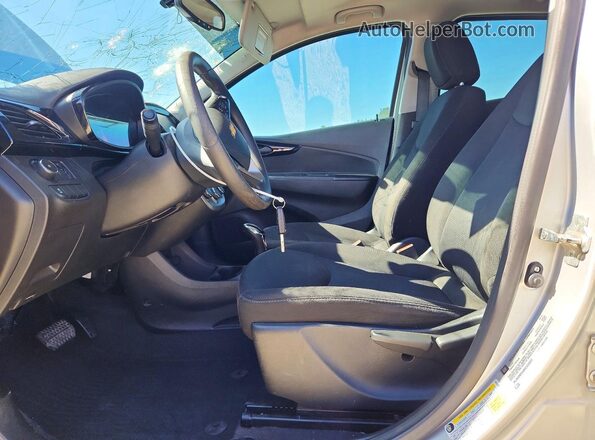 KL8CD6SA2HC838933 2017 CHEVROLET SPARK Серебряный Вид салона спереди