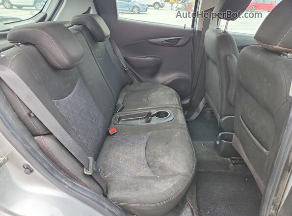 KL8CD6SA2MC723310 2021 CHEVROLET SPARK Silver Widok tylnych siedzeń