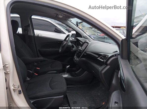 KL8CD6SA3KC724446 2019 CHEVROLET SPARK Кремовый Вид салона спереди
