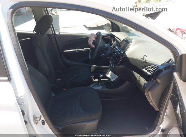 KL8CD6SA4LC427817 2020 CHEVROLET SPARK White Вид салону спереду