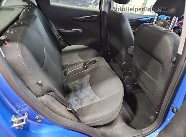 KL8CD6SA6JC461819 2018 CHEVROLET SPARK Blue Widok tylnych siedzeń