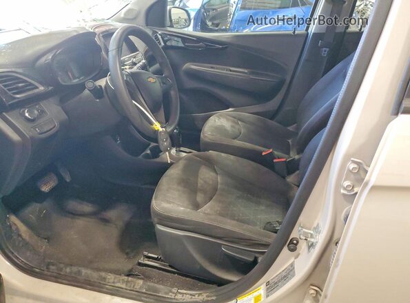 KL8CD6SA6MC747500 2021 CHEVROLET SPARK White Вид салону спереду