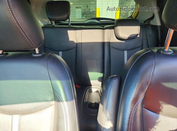 KL8CF6SA1NC032409 2022 CHEVROLET SPARK Yellow Widok tylnych siedzeń