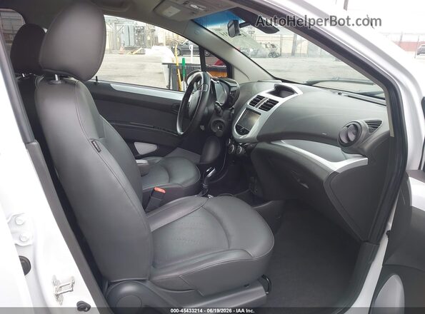 KL8CL6S02GC558258 2016 CHEVROLET SPARK White წინა სალონის ხედი