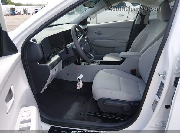KM8HA3AB2SU237694 2025 HYUNDAI KONA White Vista interior delantera