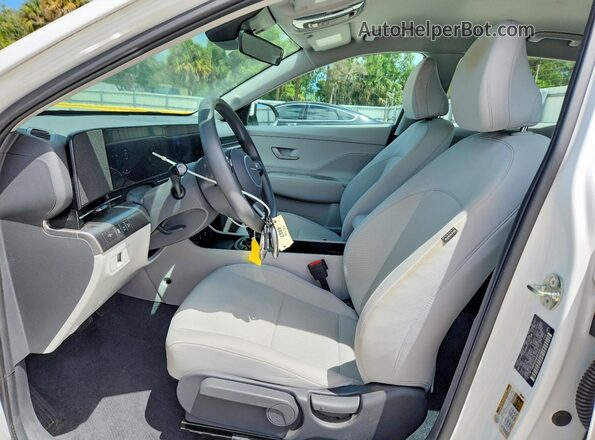 KM8HA3AB8RU091117 2024 HYUNDAI KONA White Front interior view