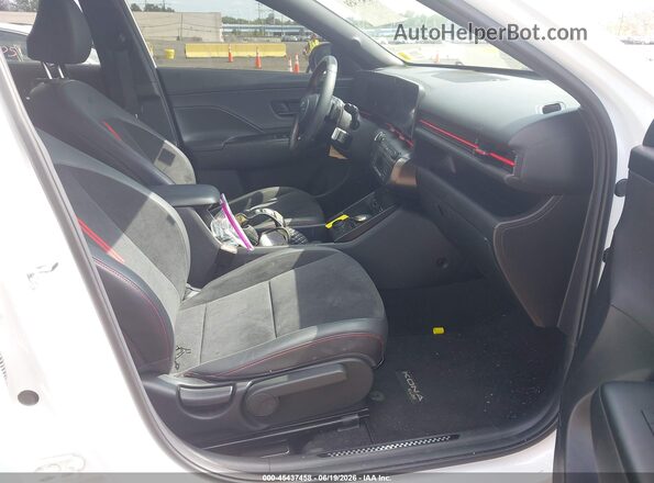 KM8HACA32RU072619 2024 HYUNDAI KONA Белый Вид салона спереди