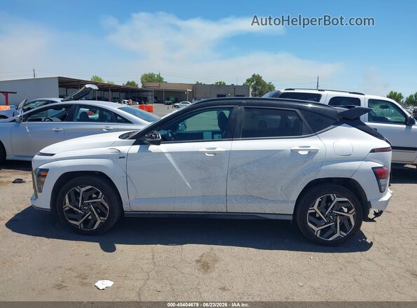 KM8HACA36RU079671 2024 HYUNDAI KONA White Սալոնի 360 աստիճան տեսք