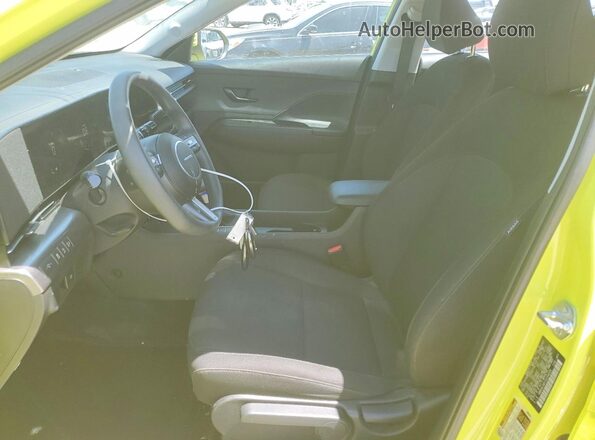 KM8HACAB1SU254034 2025 HYUNDAI KONA Зеленый Вид салона спереди